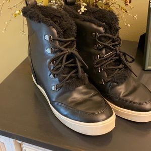 Woman’s wedge high tops